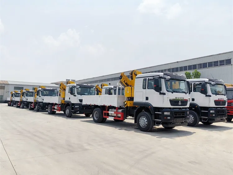8-ton Howo folding boom crane is customized according to the customer's local construction conditions.
